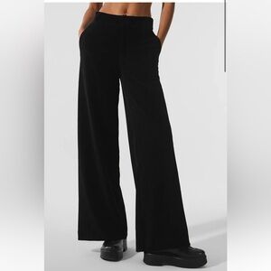 Alo Yoga midrise corduroy dreamer wide leg trouser in black in size XS